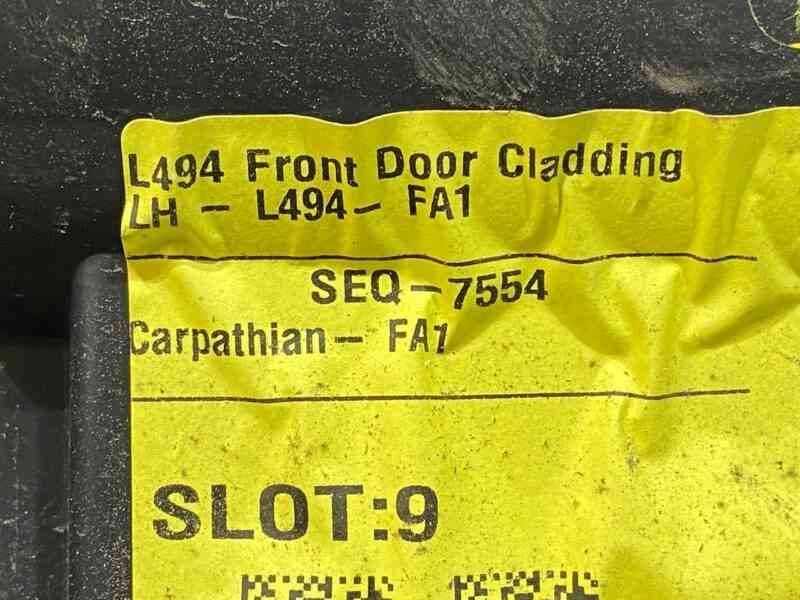 LR133767 Front left door molding Range Rover Sport L494 (2014-2022) Used cost 105 € in stock 3 pcs.