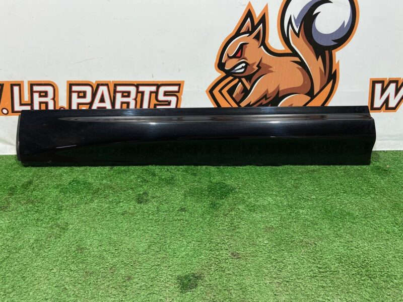 LR133767 Front left door molding Range Rover Sport L494 (2014-2022) Used cost 105 € in stock 3 pcs.