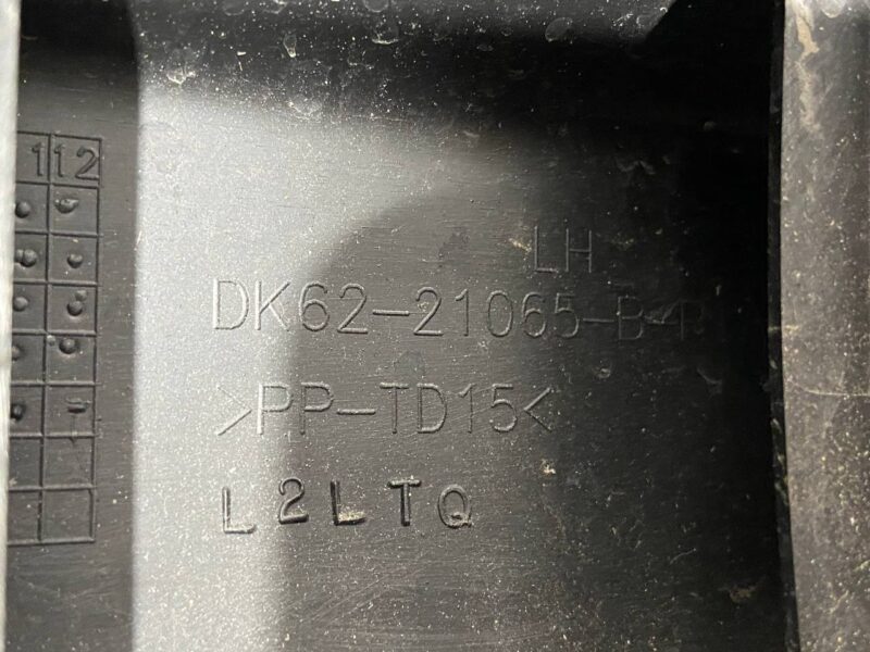 LR133767 Front left door molding Range Rover Sport L494 (2014-2022) Used cost 105 € in stock 3 pcs.