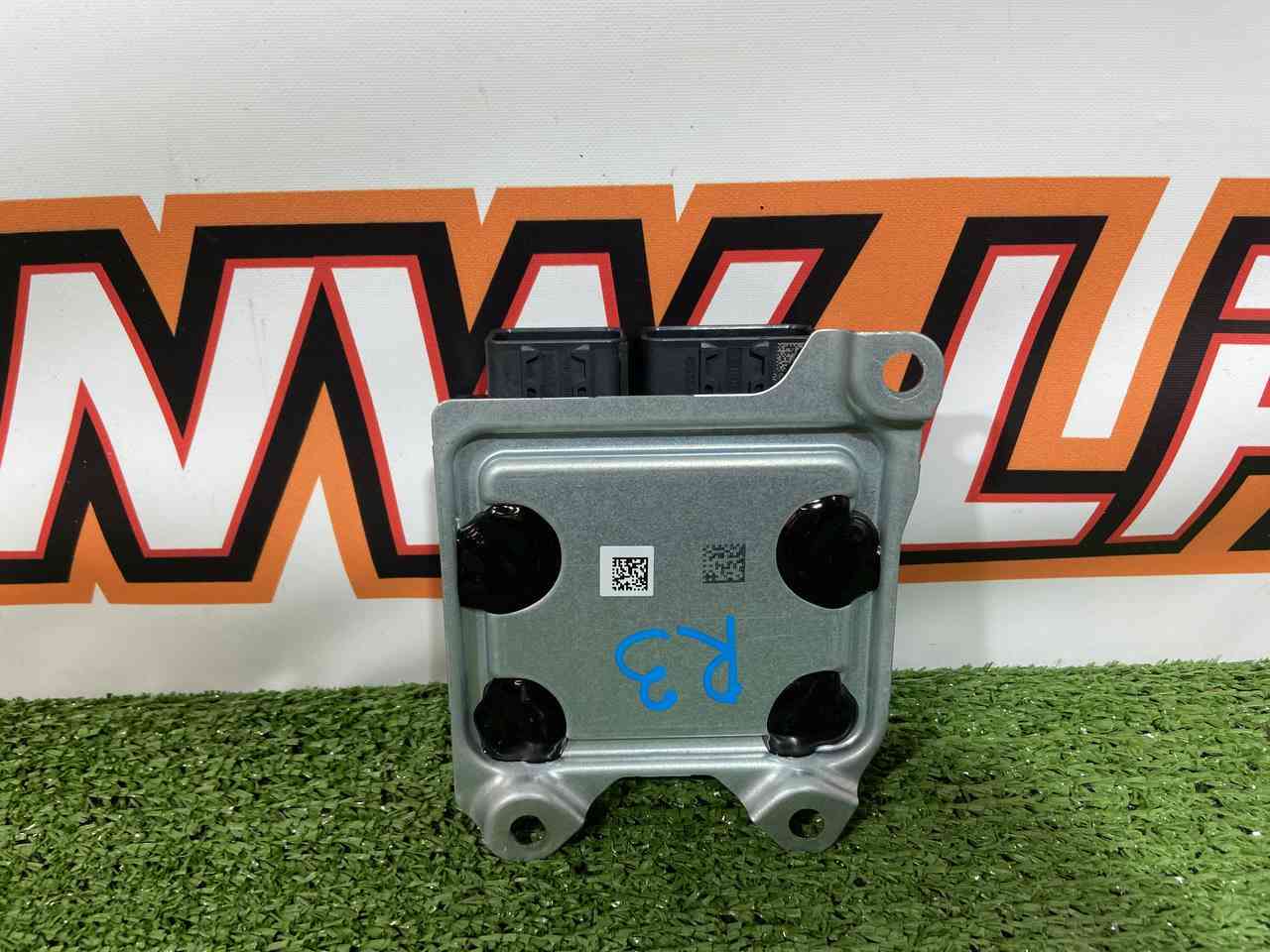 LR136526 Airbag Control Unit for Range Rover Velar L560 (2018-) Used cost 195 € in stock 1 pcs.