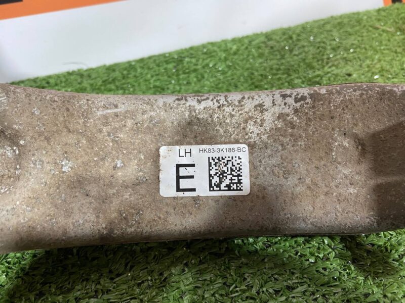 LR138443 Steering knuckle (pin) front left Range Rover Velar L560 (2018-) Used - Image 17