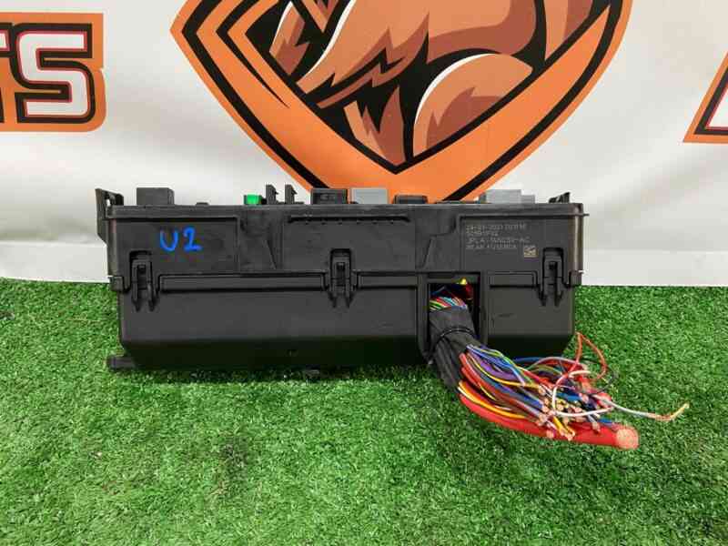 LR138633 Fuse box LAND ROVER DISCOVERY 5 Used cost 130 € in stock 4 pcs.