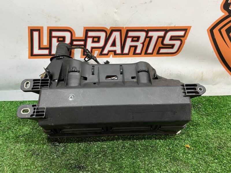LR138633 Fuse box LAND ROVER DISCOVERY 5 Used cost 130 € in stock 4 pcs.