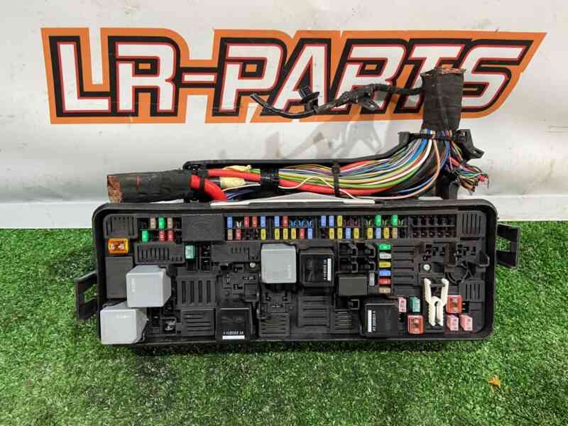 LR138633 Fuse box LAND ROVER DISCOVERY 5 Used cost 130 € in stock 4 pcs.