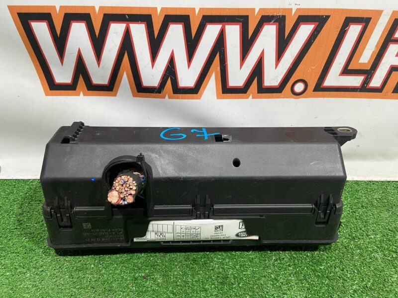 LR138633 Fuse box LAND ROVER DISCOVERY 5 Used cost 130 € in stock 4 pcs.