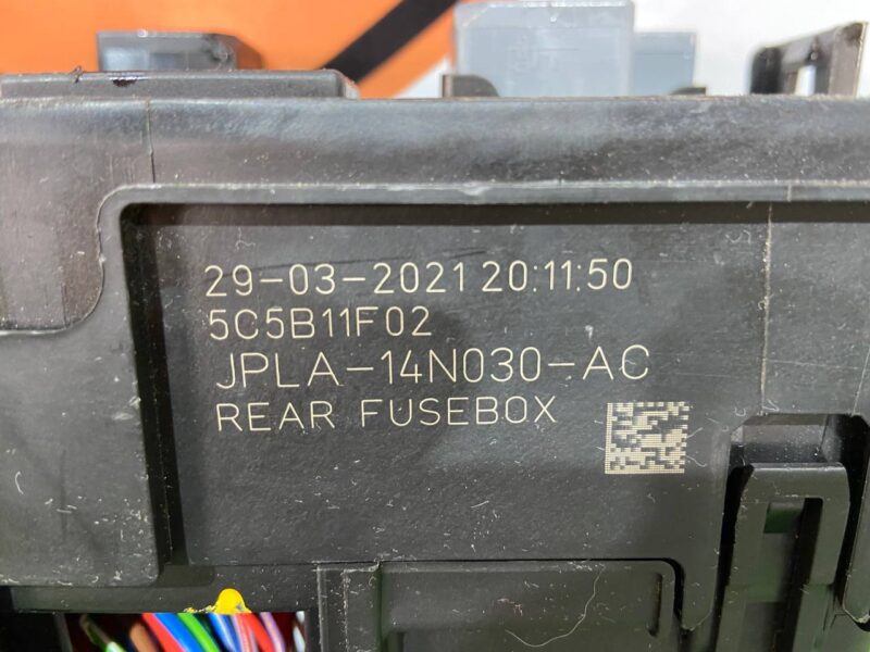LR138633 Fuse box LAND ROVER DISCOVERY 5 Used cost 130 € in stock 4 pcs.