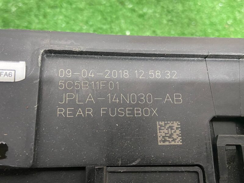 LR138633 Fuse box LAND ROVER DISCOVERY 5 Used cost 130 € in stock 4 pcs.