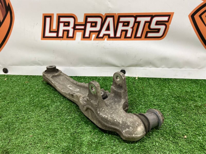 LR090505 Lever front right lower rear (DO rest HK83) Range Rover Velar L560 (2018-) Used cost 150 € in stock 3 pcs.