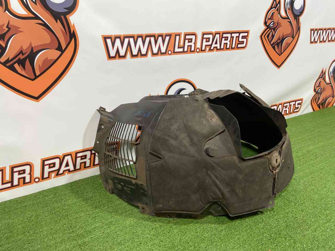LR142090 Front left mudguard Range Rover Velar L560 (2018-) Used - Image 17