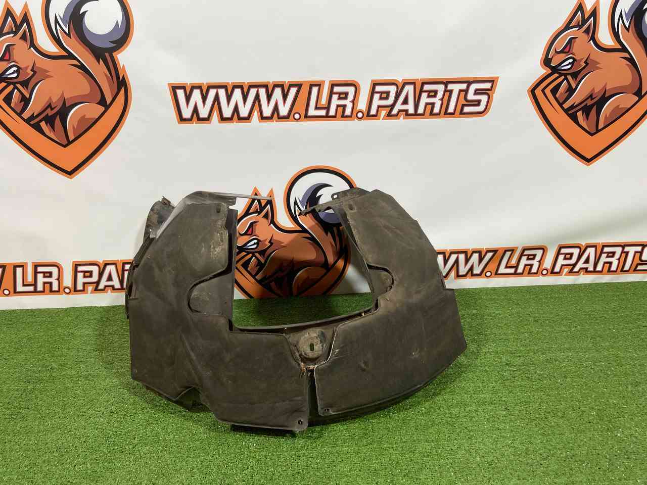 LR142090 Front left mudguard Range Rover Velar L560 (2018-) Used - Image 18