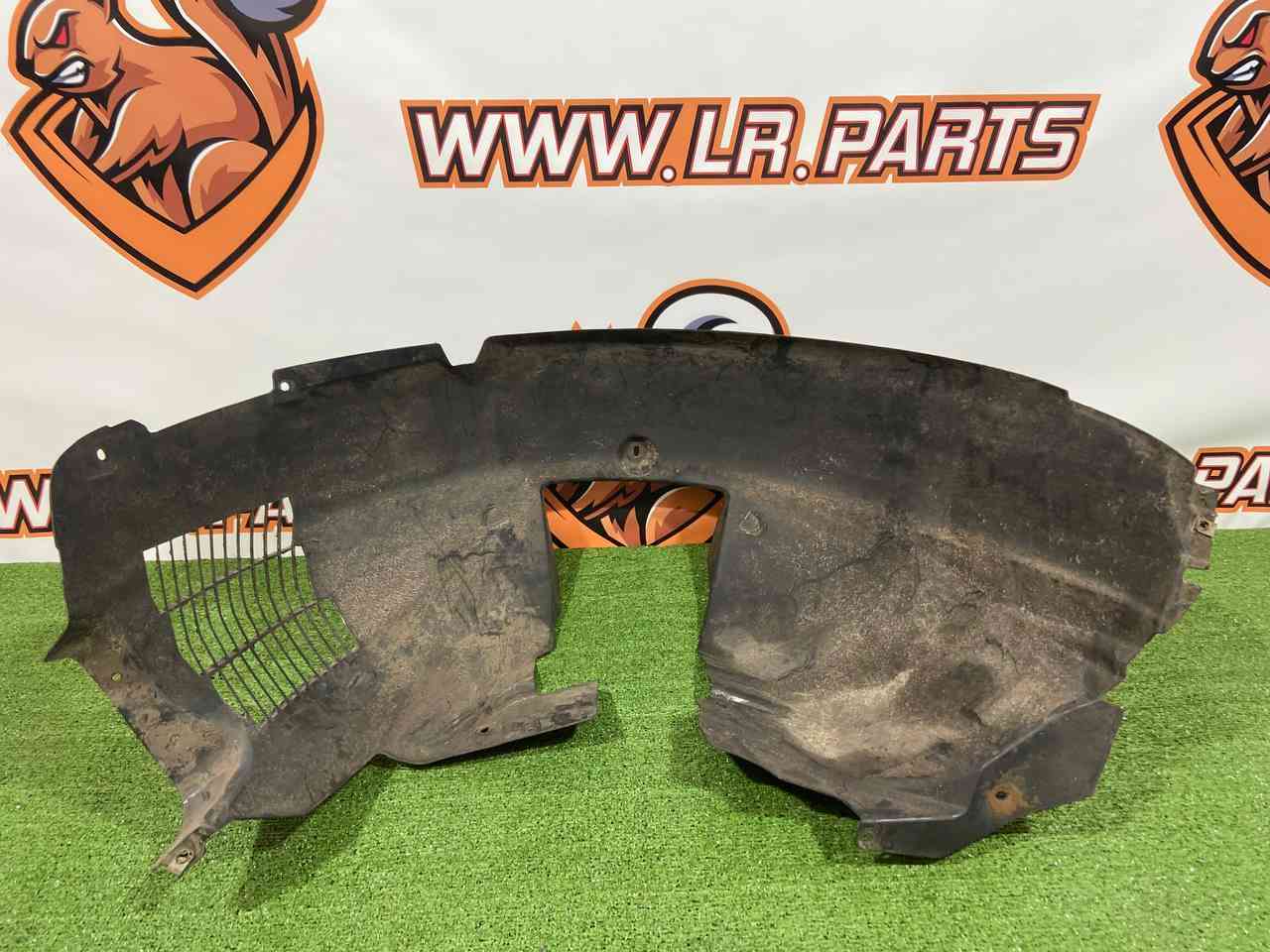 LR142090 Front left mudguard Range Rover Velar L560 (2018-) Used - Image 20