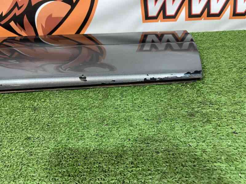 LR146631 Front right door molding Range Rover Velar L560 (2018-) USED - Image 15