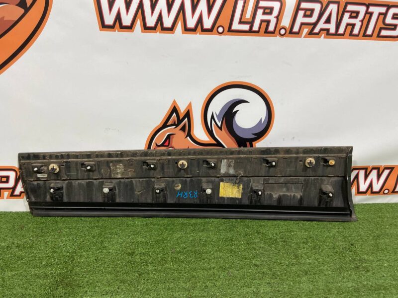 LR146631 Front right door molding Range Rover Velar L560 (2018-) USED - Image 16