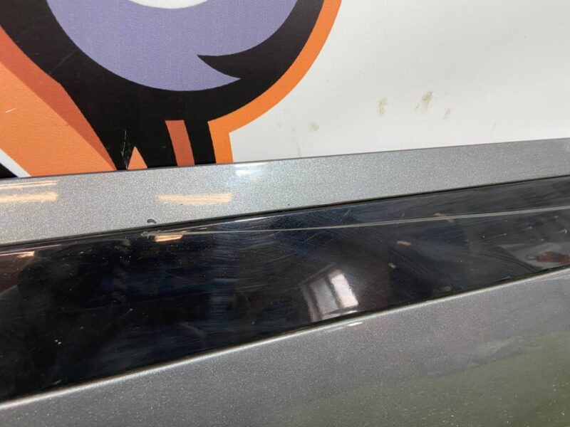 LR146633 Front left door molding Range Rover Velar L560 (2018-) USED - Image 12