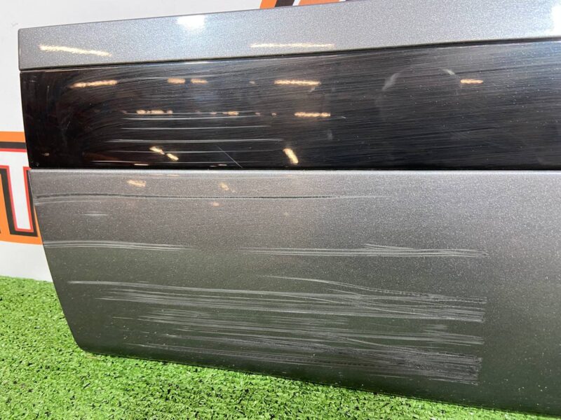 LR146637 Molding of the door of the rear left Range Rover Velar L560 (2018-) used - Image 13