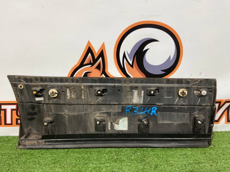 LR146637 Molding of the door of the rear left Range Rover Velar L560 (2018-) used - Image 14