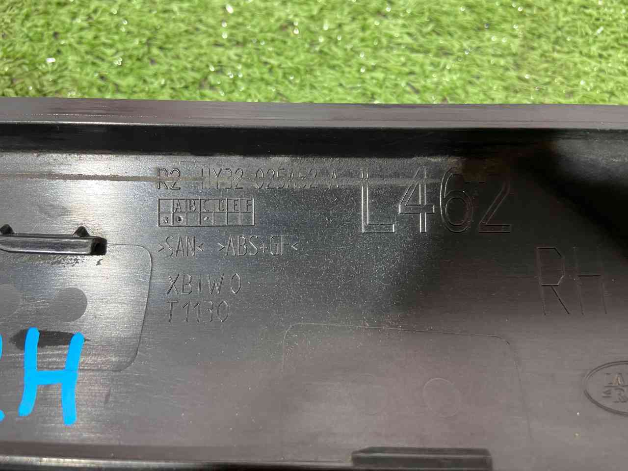 LR148855 Front right exterior pillar trim moulding Land Rover Discovery 5 L462 Used - Image 13