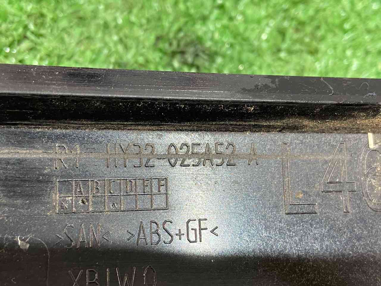 LR148855 Front right exterior pillar trim moulding Land Rover Discovery 5 L462 Used cost 50 € in stock 1 pcs.