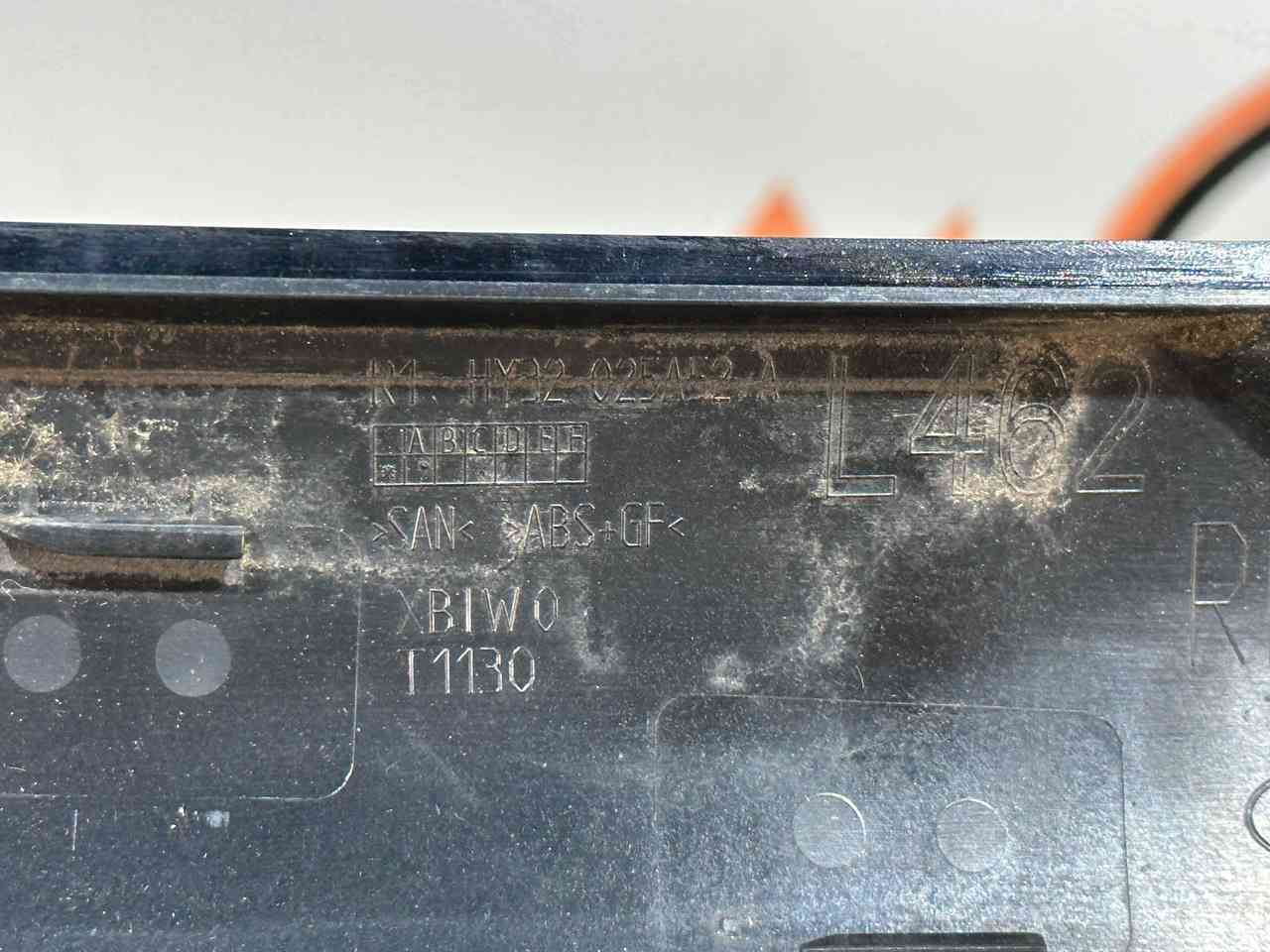 LR148855 Front right exterior pillar trim moulding Land Rover Discovery 5 L462 Used cost 50 € in stock 1 pcs.