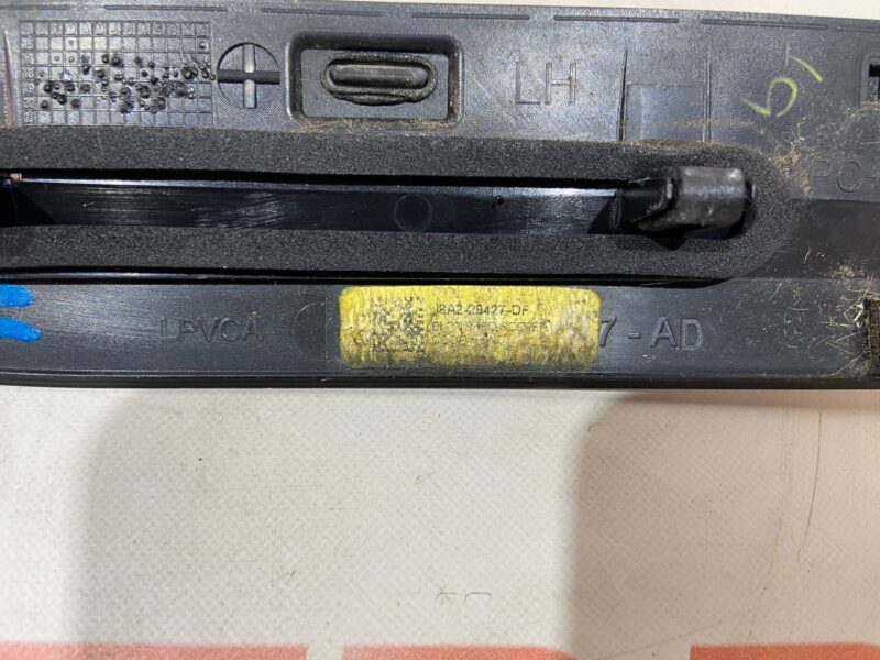 LR153982 Front left door molding Range Rover Velar L560 (2018-) USED cost 40 € in stock 1 pcs.