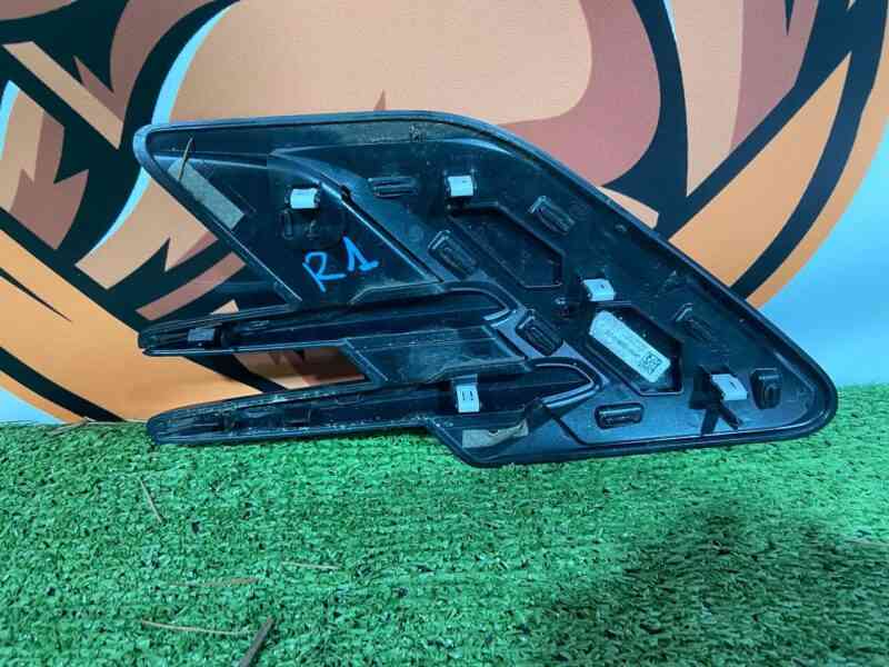 LR154376 Right wing molding 2018- Gloss Black Range Rover Sport L494 (2014-2022) Used cost 60 € in stock 3 pcs.