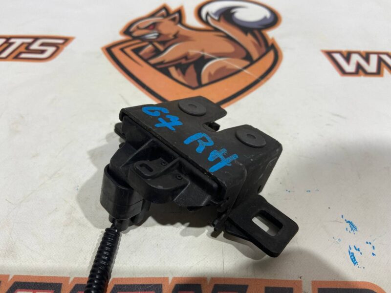 LR173841 Hood lock left/right with sensor Range Rover Sport L494 (2014-2022) Used cost 26,6 € in stock 17 pcs.
