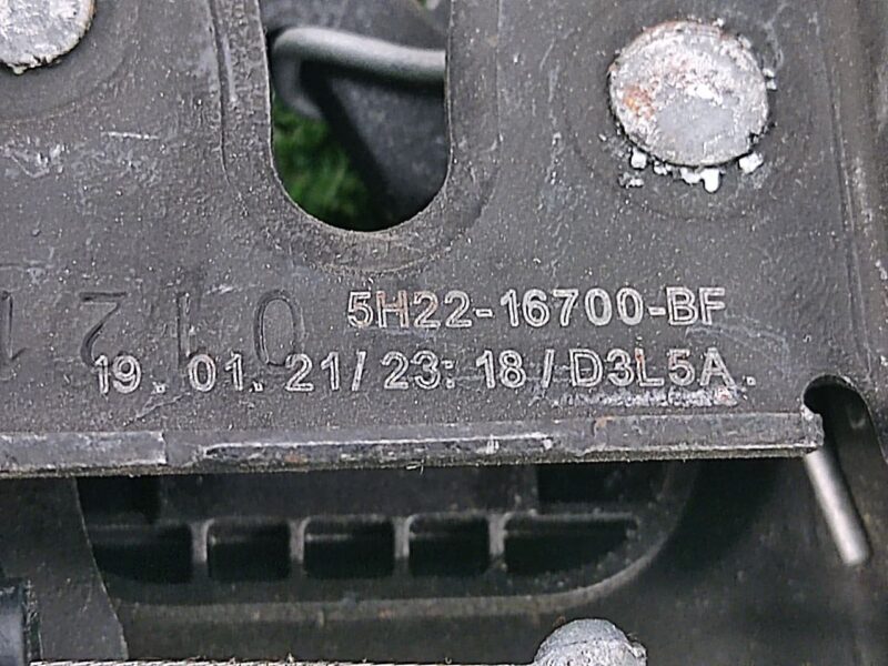 LR173841 Hood lock left/right with sensor Range Rover Sport L494 (2014-2022) Used cost 26,6 € in stock 17 pcs.