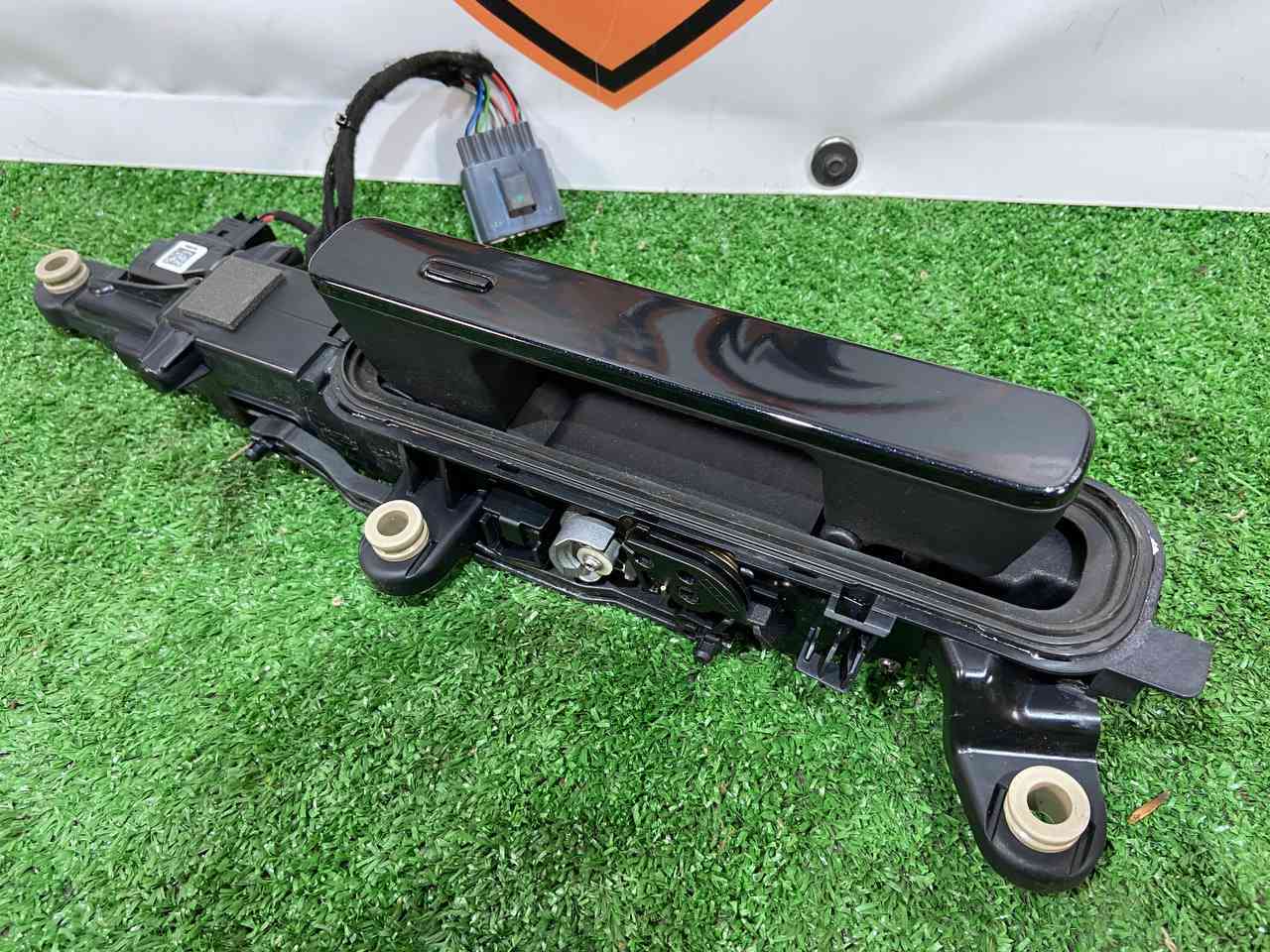 LR178959 The door handle is the rear right Range Rover Velar L560 (2018-) cost 90 € in stock 1 pcs.