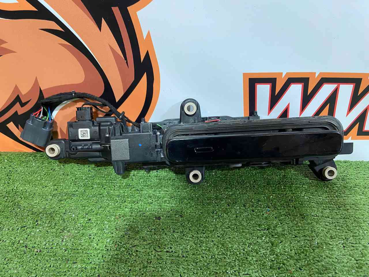 LR178959 The door handle is the rear right Range Rover Velar L560 (2018-) - Image 13