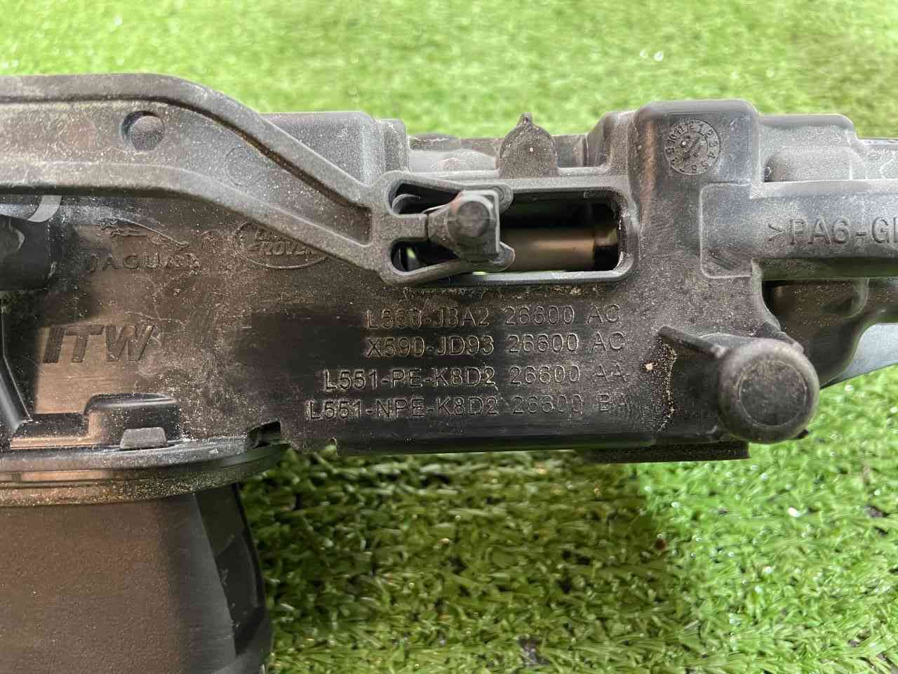 LR178959 The door handle is the rear right Range Rover Velar L560 (2018-) - Image 14