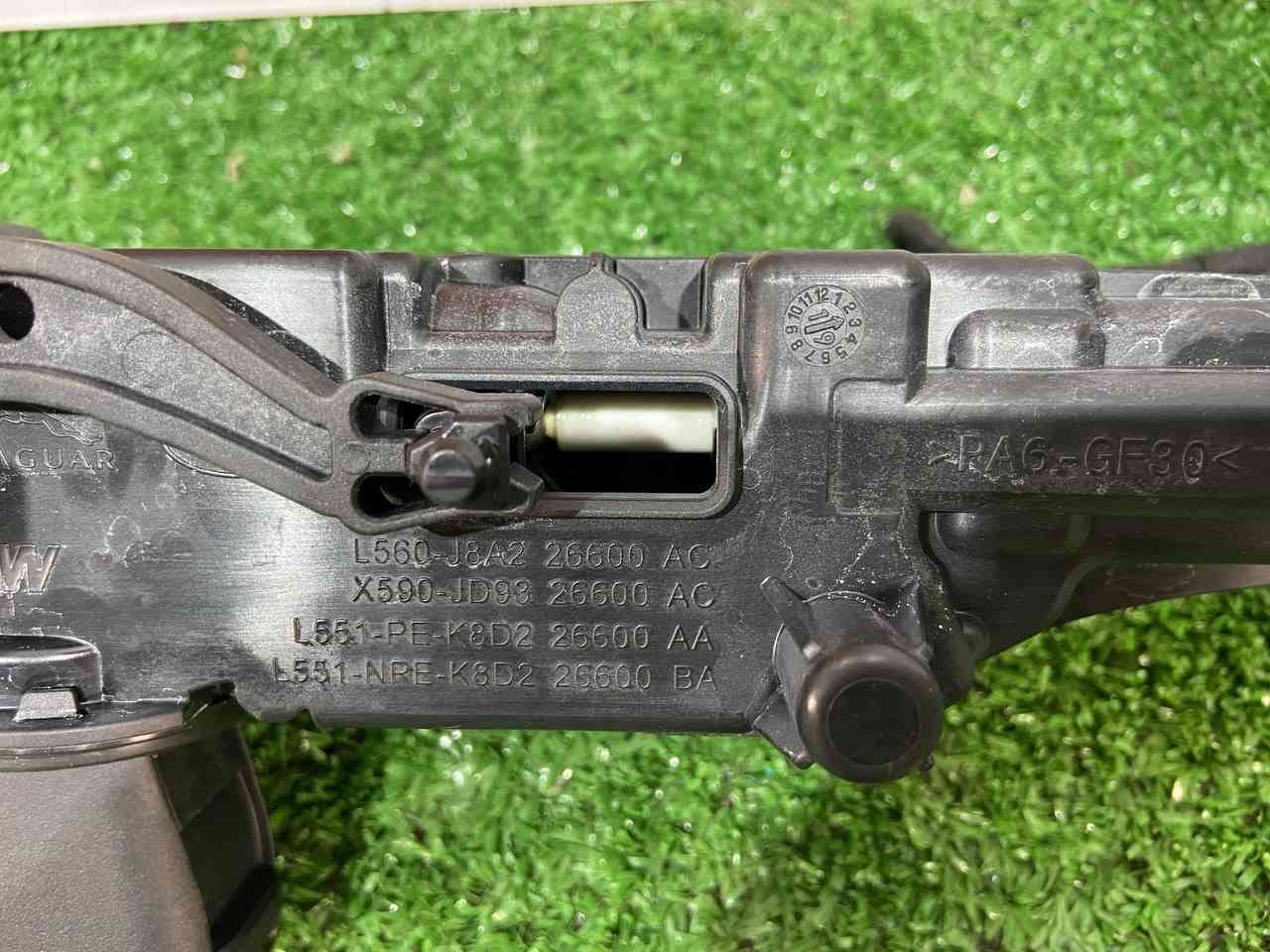 LR178959 The door handle is the rear right Range Rover Velar L560 (2018-) cost 90 € in stock 1 pcs.