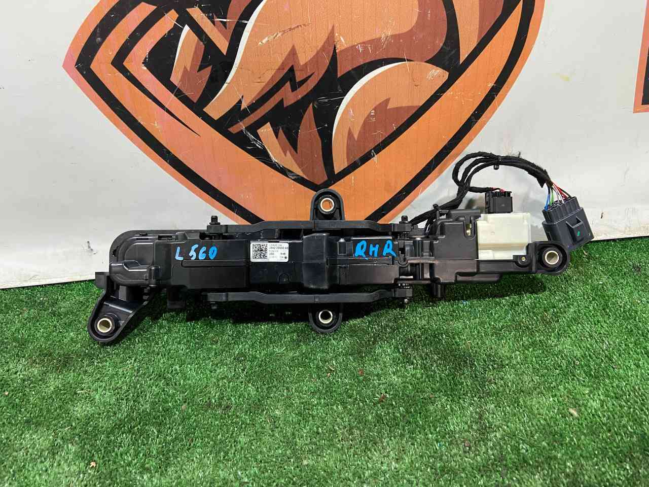 LR178959 The door handle is the rear right Range Rover Velar L560 (2018-) cost 90 € in stock 1 pcs.