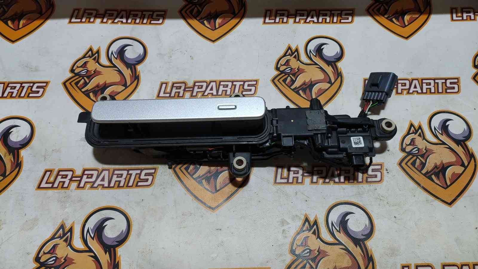 LR178959 The door handle is the rear right Range Rover Velar L560 (2018-) cost 90 € in stock 1 pcs.