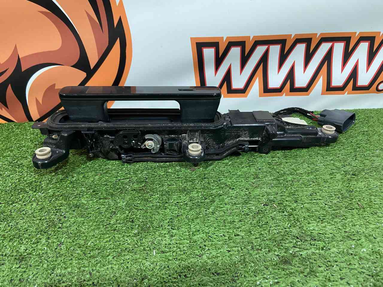 LR178960 Door handle outer rear left Range Rover Velar L560 (2018-) Used - Image 13