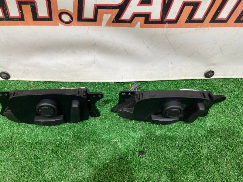 T2H16368 Electric seat adjustment switch left Jaguar XE X760 (2015-) USED cost  € in stock 1 pcs.