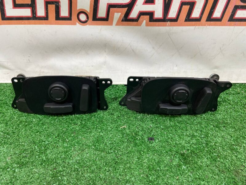 T2H16368 Electric seat adjustment switch left Jaguar XE X760 (2015-) USED cost  € in stock 1 pcs.