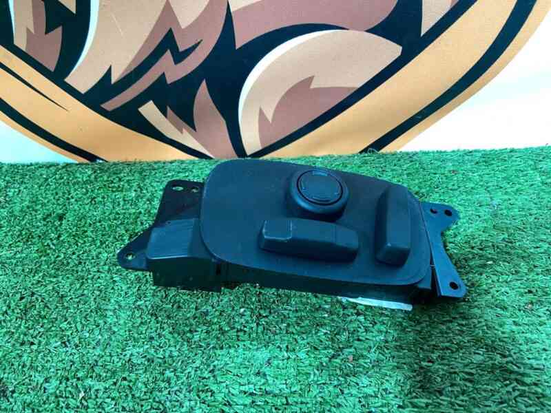 T2H16368 Electric seat adjustment switch left Jaguar XE X760 (2015-) USED cost  € in stock 1 pcs.