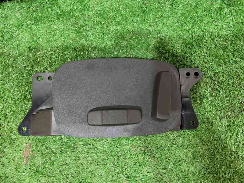 T2H2665 Electric seat adjustment switch left Jaguar XE X760 (2015-) USED cost 60 € in stock 1 pcs.