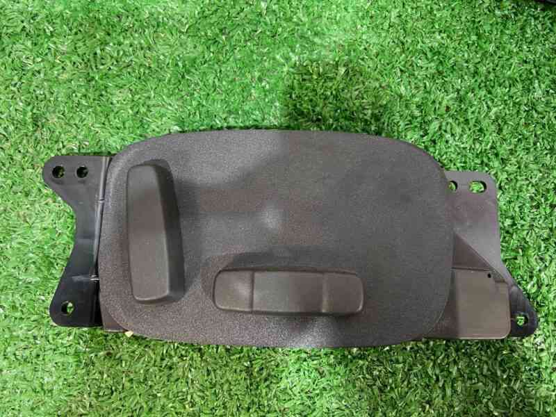 T2H2668 Electric seat adjustment switch right Jaguar XE X760 (2015-) USED cost 55 € in stock 1 pcs.