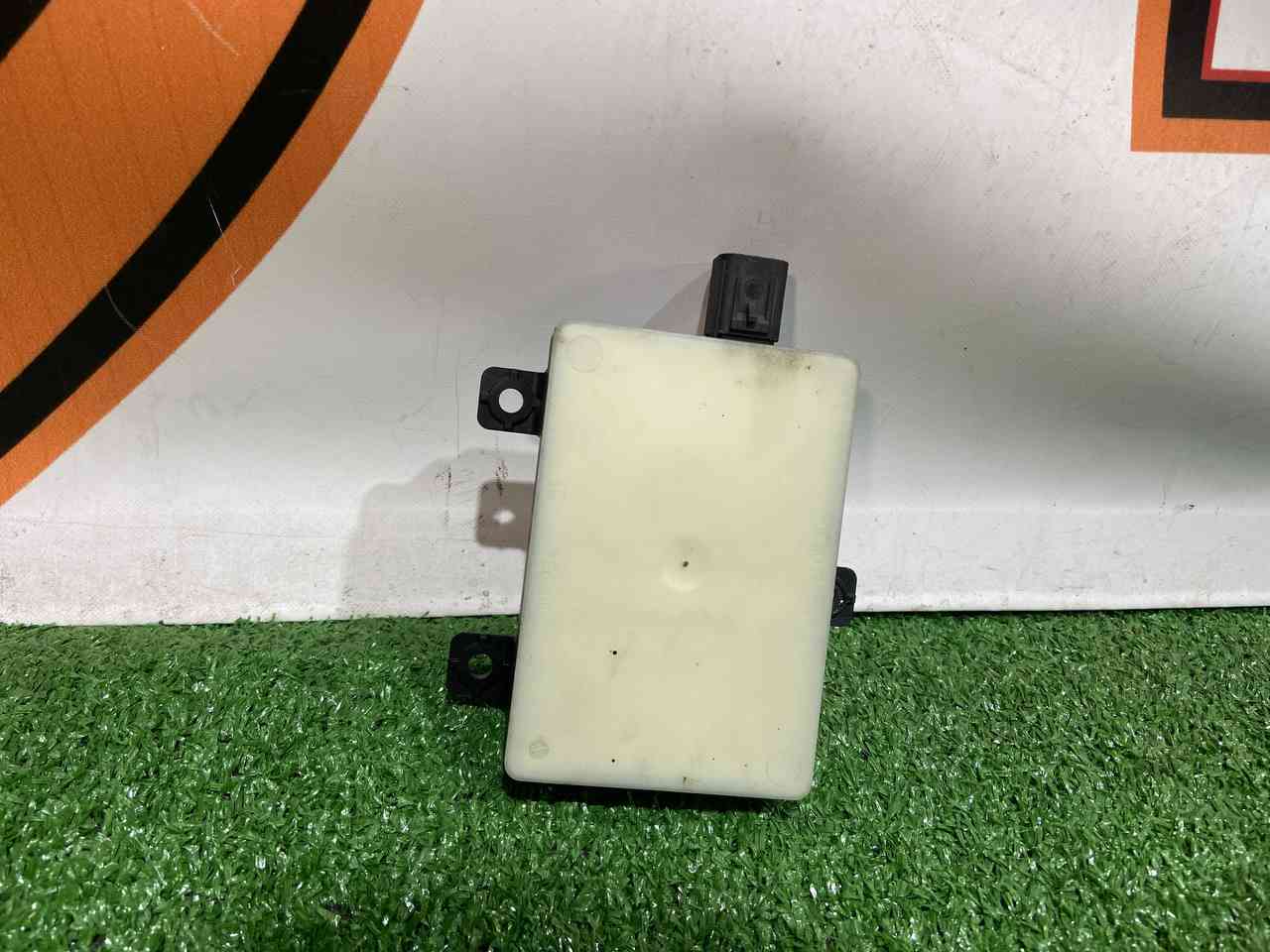 T4A28460 Blind spot sensor Jaguar F-Pace X761 (2017-) Used - Image 14