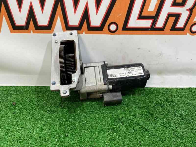 LR041966 Rear differential lock motor Range Rover Sport L494 (2014-2022) Used cost 350 € in stock 4 pcs.