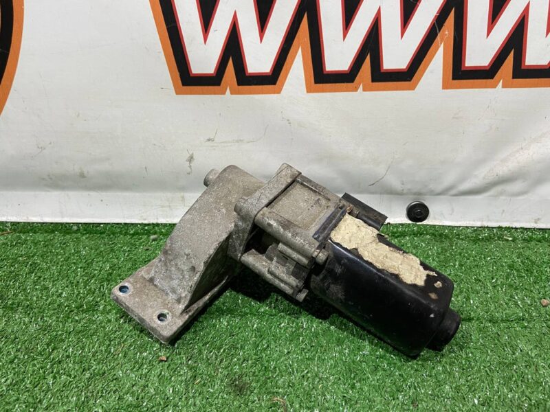 LR041966 Rear differential lock motor Range Rover Sport L494 (2014-2022) Used cost 350 € in stock 4 pcs.