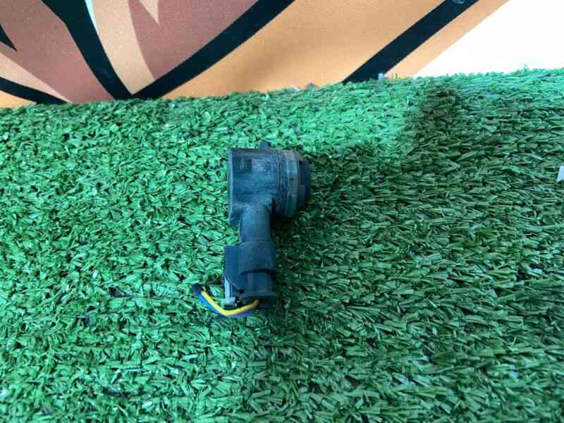 LR059784 Parking sensor rear LAND ROVER DISCOVERY SPORT L550 2015- Used cost 58 € in stock 8 pcs.