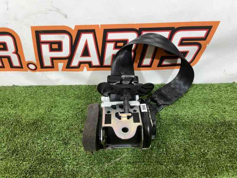 LR081176 Seat belt rear left 2nd row Land Rover Discovery 5 L462 (2017-) Used cost 85 € in stock 1 pcs.