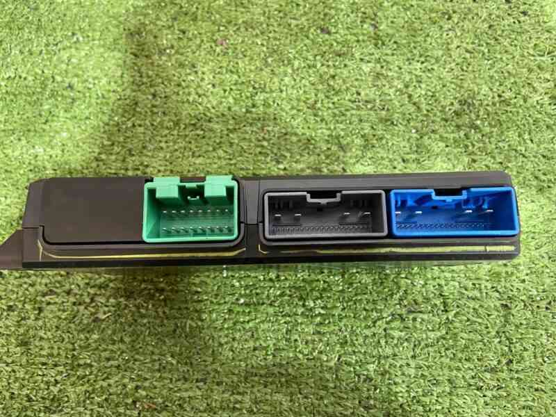LR081329 Front seat control unit Range Rover Sport L494 (2014-2022) USED - Image 17