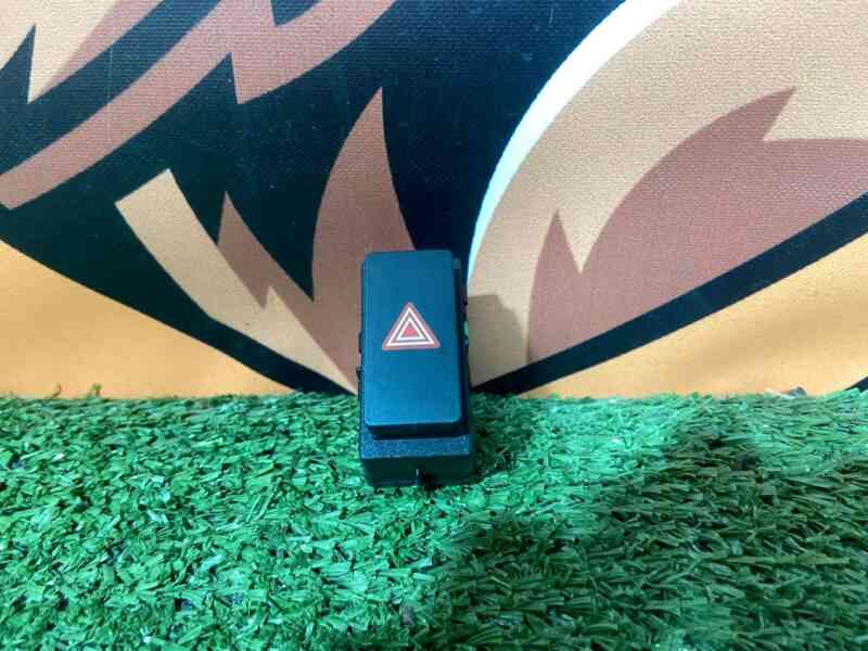 LR081346 Emergency button RANGE ROVER SPORT L494 13- Used cost 20 € in stock 3 pcs.