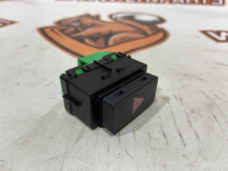 LR081346 Emergency button RANGE ROVER SPORT L494 13- Used cost 20 € in stock 3 pcs.