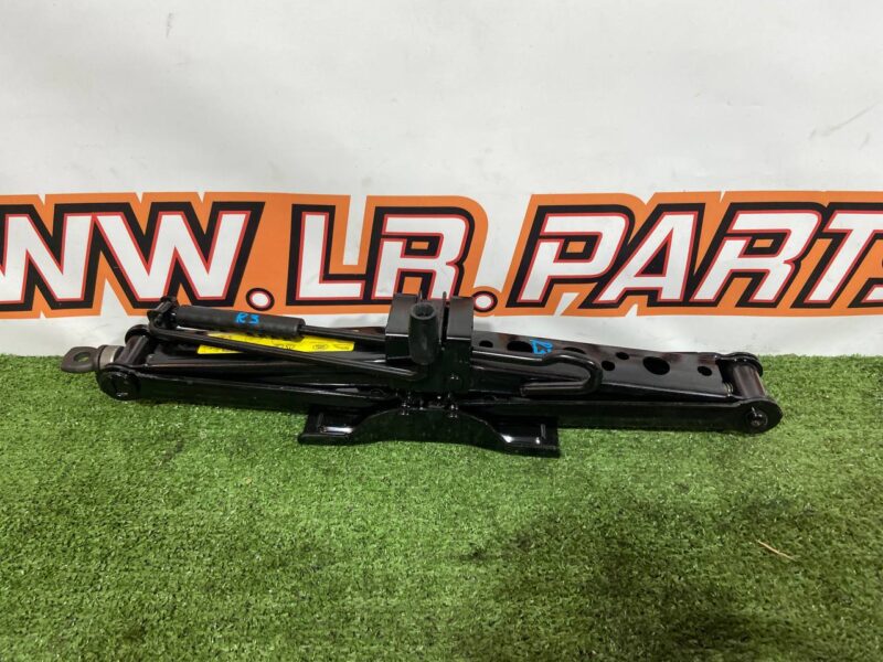 LR090436 Jack Range Rover Velar L560 (2018-) Used cost 70 € in stock 2 pcs.