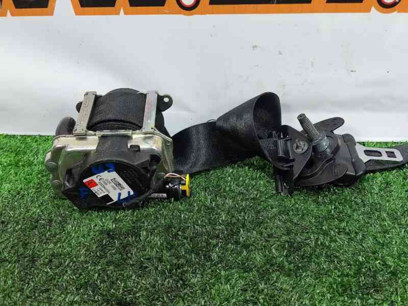 LR092512 Seat Belt Front Left Range Rover Velar L560 (2018-) Used cost 119,56 € in stock 1 pcs.