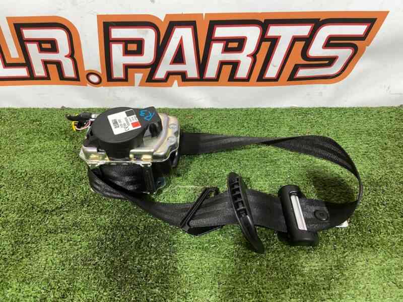 LR092512 Seat Belt Front Left Range Rover Velar L560 (2018-) Used cost 119,56 € in stock 1 pcs.